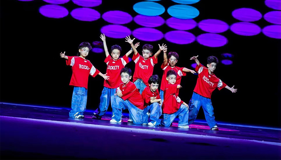 街头斗舞嗨起来!银川市青少年广场街舞大赛启动(图1)