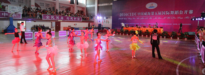 中缅瑞丽—木姐跨国马拉松十年吸引近60万名运动员参与(图1)