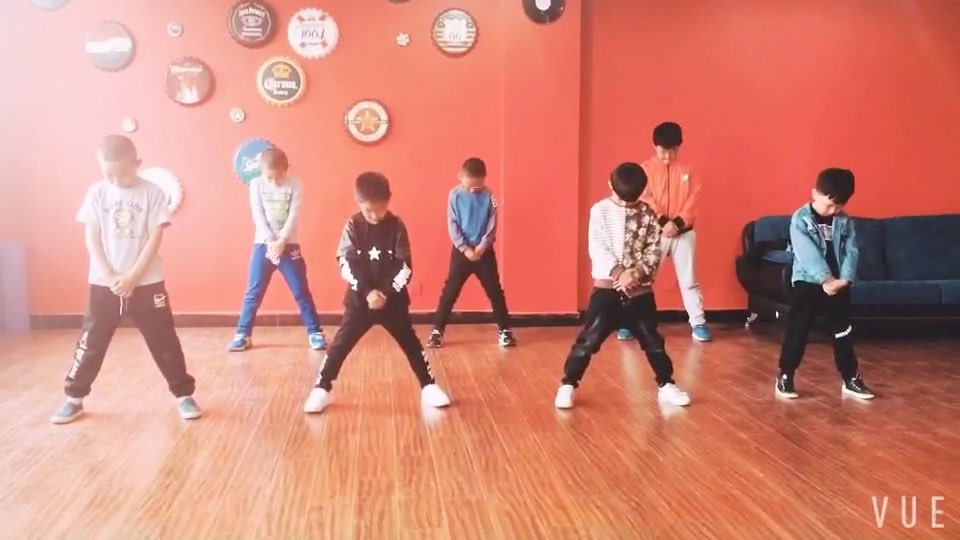 儿童街舞6-12岁入门慢舞(图1)