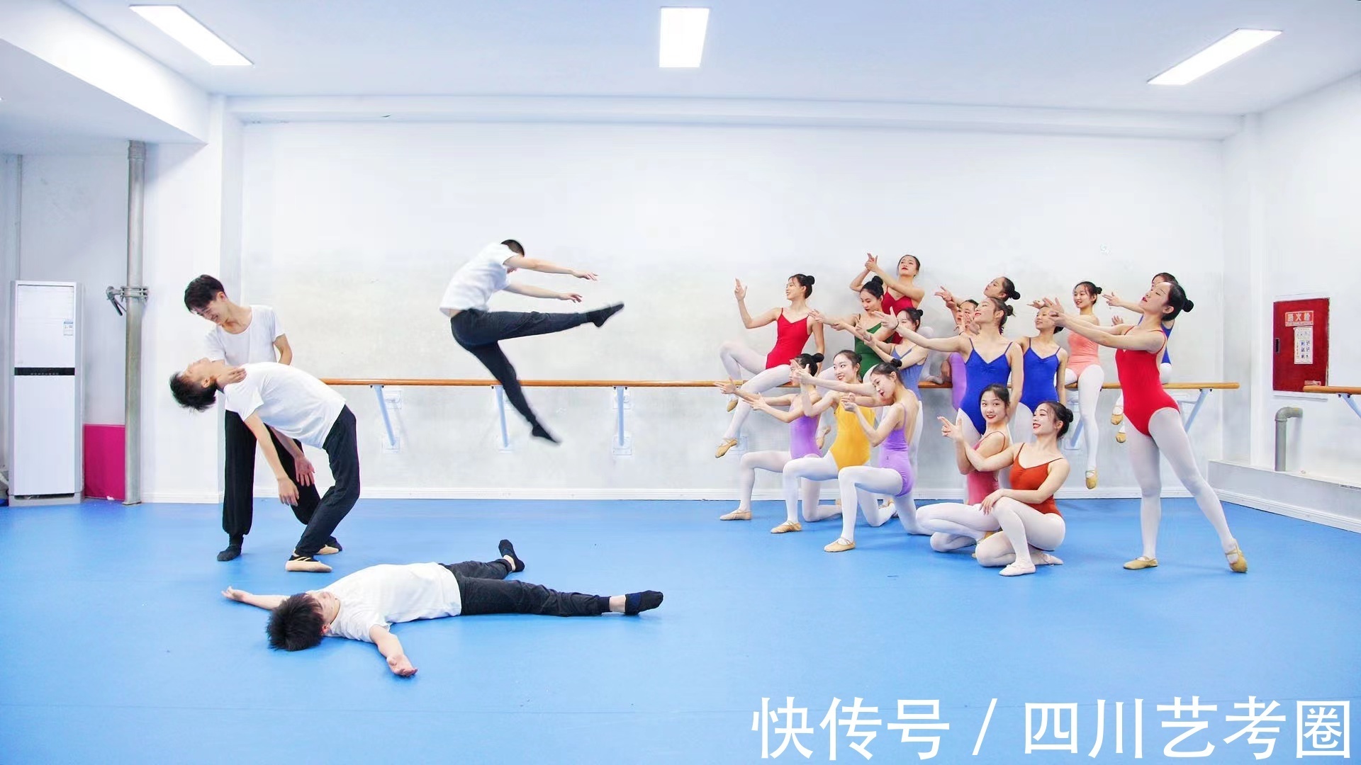 春晚史上首次！机器人版孙悟空舞金箍棒这赛博国风太炸了(图1)