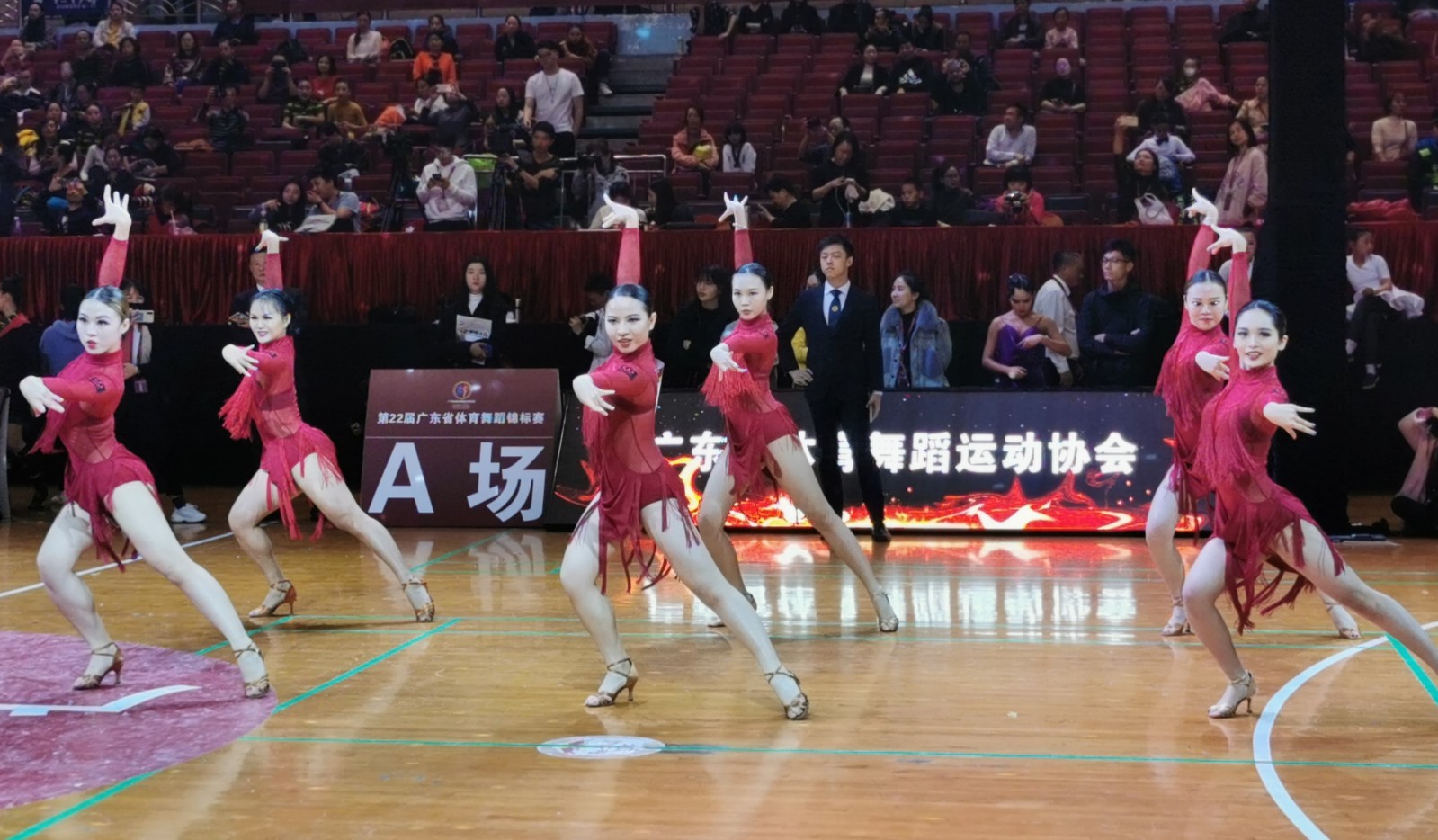 有体育元素的舞蹈(图1)