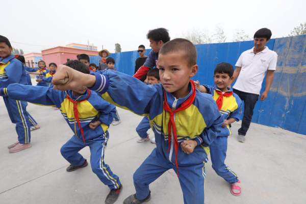 四川沐川第二届街舞省际邀请赛举行六百舞者燃动全场(图1)
