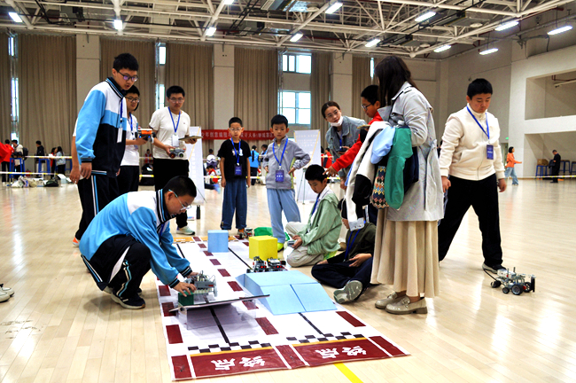 青春志愿红护航航空梦夏县青年志愿者助力运城市青少年航空航天模型教育竞赛(图1)