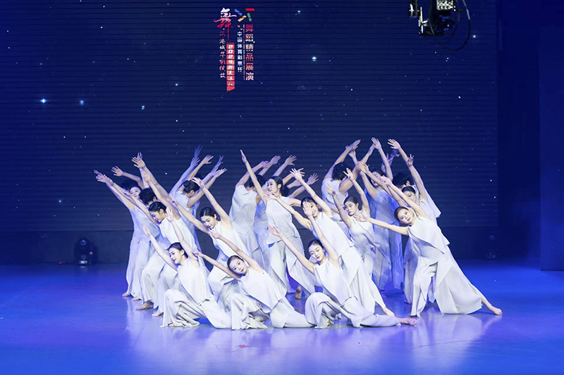 活动风采Word模板(图1)