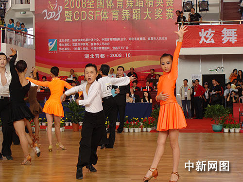 赵剑波击败孟凡雨登顶独牙传奇中式九球青岛精英赛(图1)