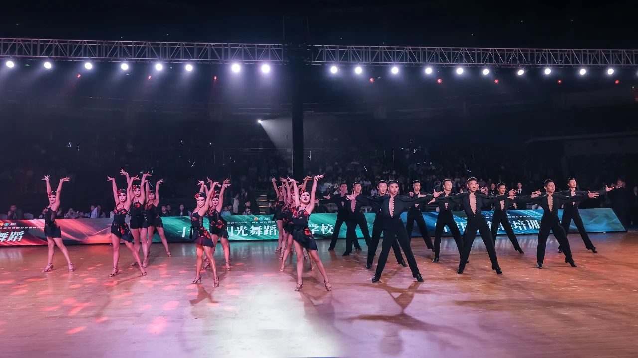 第十七届全国健身交谊舞锦标赛在余庆火热开赛(图1)