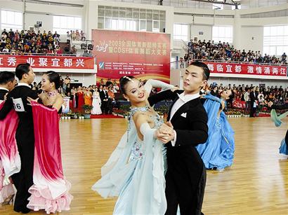 2026中国·彭水阿依河第十四届国际漂流大赛收官中外选手逐浪青山绿水间(图1)