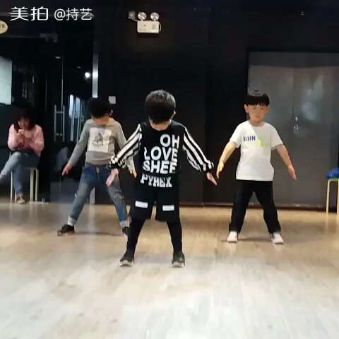 简单少儿街舞视频-街舞教学-霹雳舞-爵士舞-机械爱奇艺(图1)